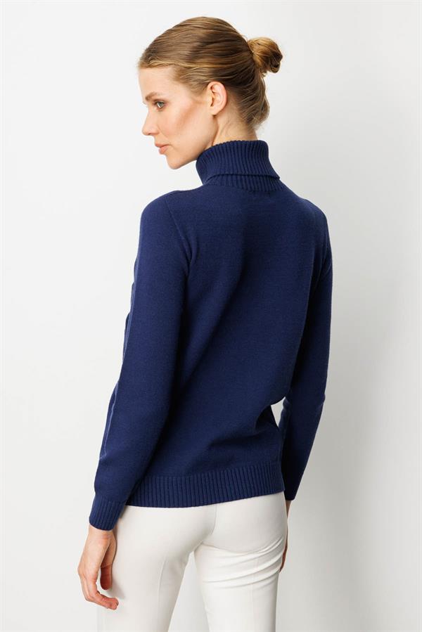 Kadın Tam Balıkçı Yaka Önü Baklava İşlemeli Kazak Lacivert