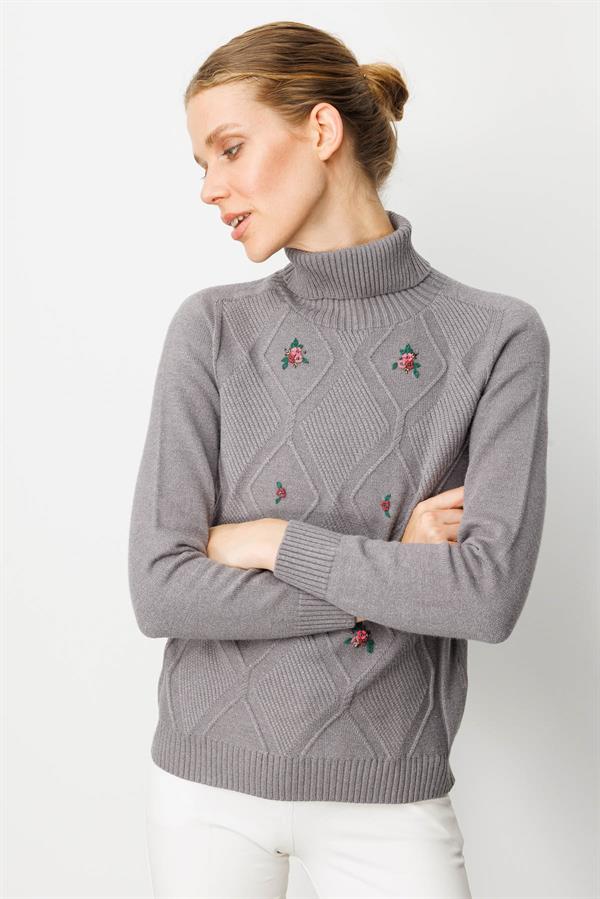 Kadın Tam Balıkçı Yaka Önü Baklava İşlemeli Kazak Füme