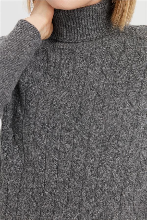 Женский свободный шерстяной свитер с высоким воротником спереди