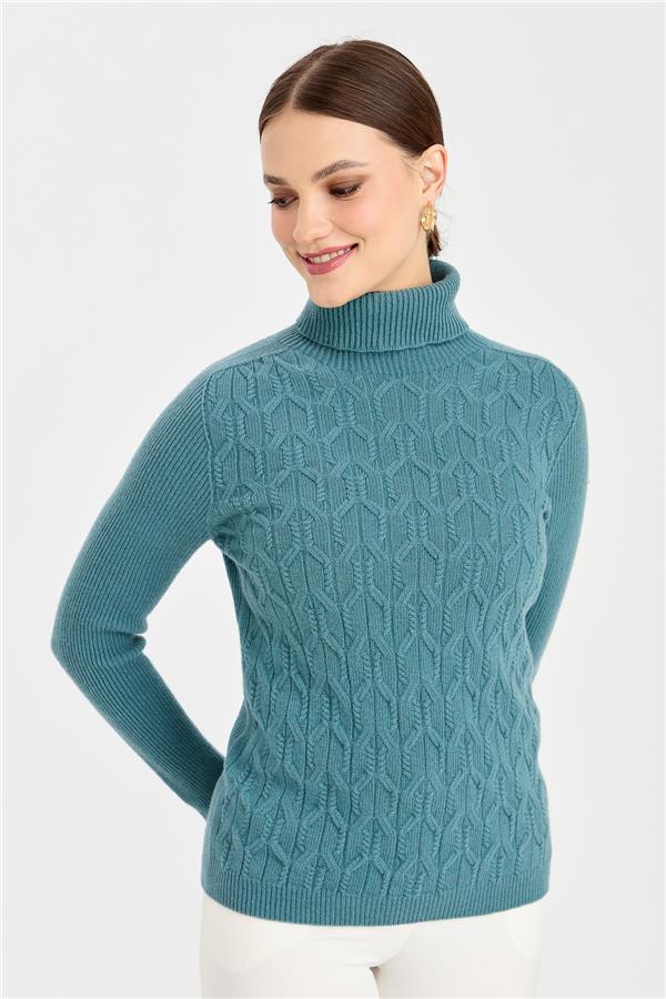 Женский свободный шерстяной свитер с высоким воротником спереди