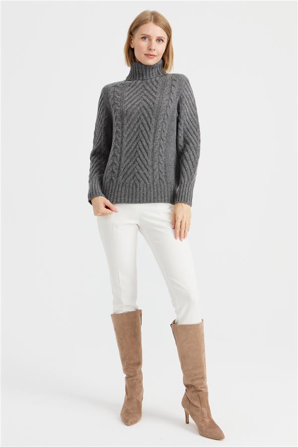 Женский плетеный шерстяной свитер с высоким воротником и длинными волосами