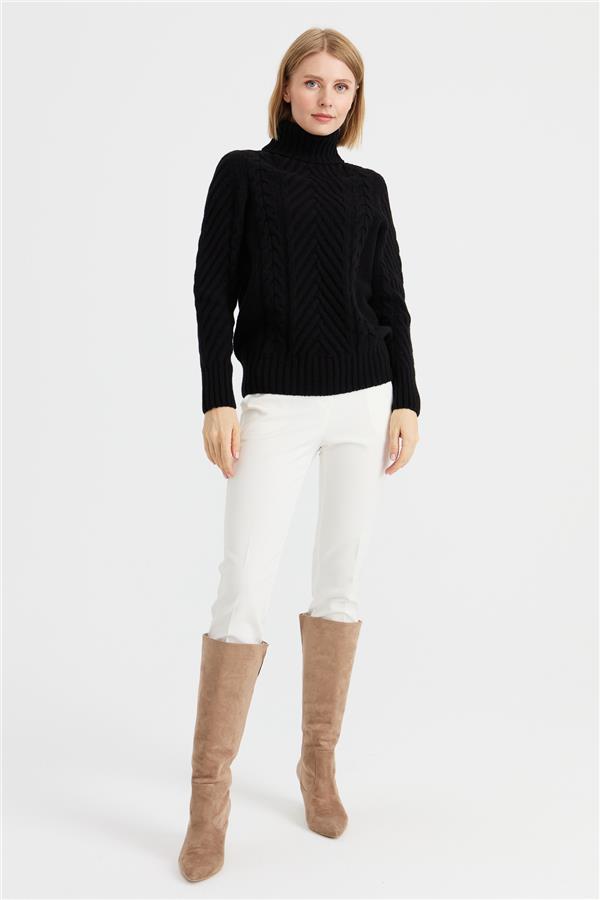 Женский плетеный шерстяной свитер с высоким воротником и длинными волосами