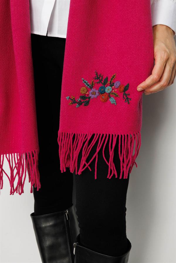 Kadın Tek Yanı Rokoko Nakış İşlemeli Yün Kaşkol Sıklamen