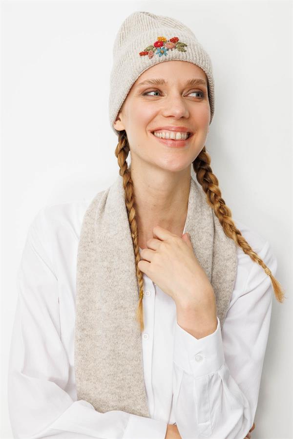 Kadın Tek Yanı Rokoko Nakış İşlemeli Yün Kaşkol V.Bej