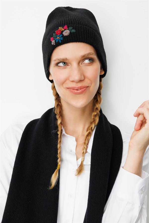 Kadın Tek Yanı Rokoko Nakış İşlemeli Yün Kaşkol Siyah