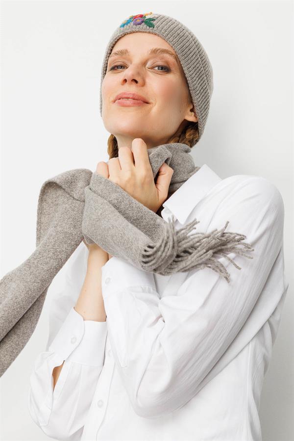 Kadın Tek Yanı Rokoko Nakış İşlemeli Yün Kaşkol Vizon