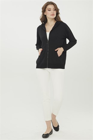 Женский удлиненный трикотажный летний кардиган с капюшоном черного цвета