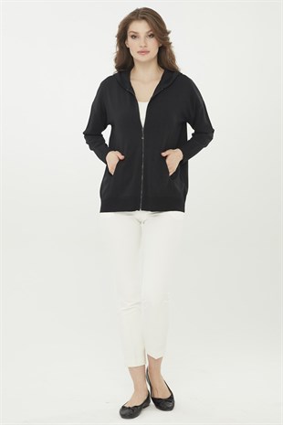 Женский удлиненный трикотажный летний кардиган с капюшоном черного цвета