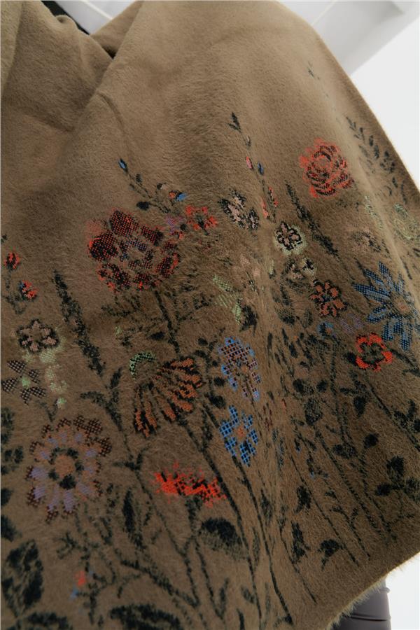 Kadın Triko Kenarları Kır Çiçeği Desenli Yün Şal 08