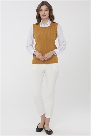 Женская трикотажная блуза без рукавов горчичного цвета