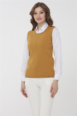 Женская трикотажная блуза без рукавов горчичного цвета