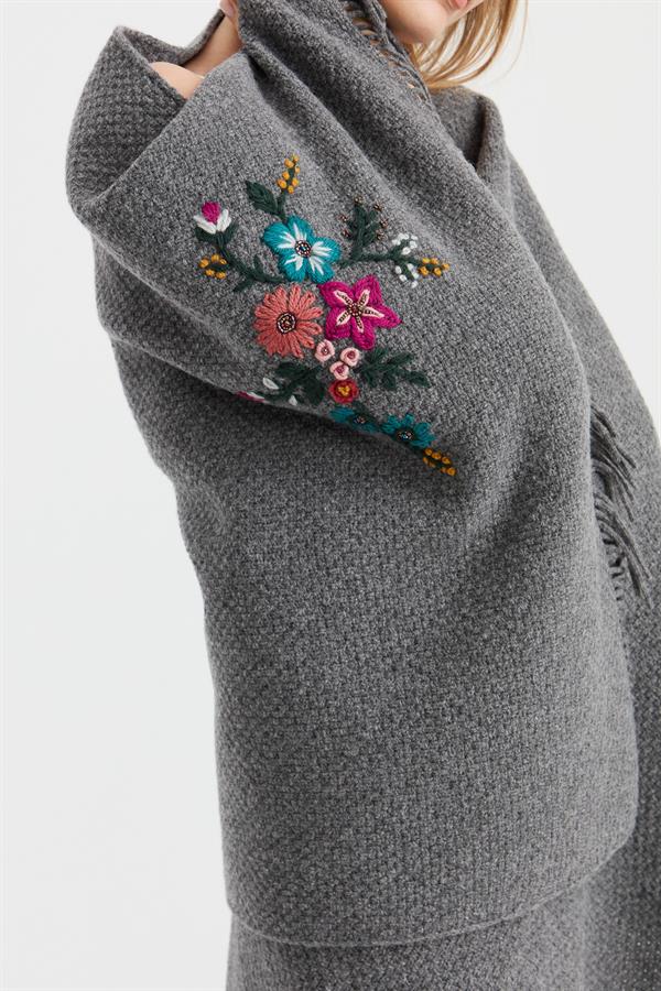 Женский трикотаж Латунная вязаная шерстяная шаль с вышивкой