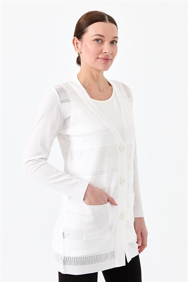 Женский трикотажный жакет с V образным вырезом молочный
