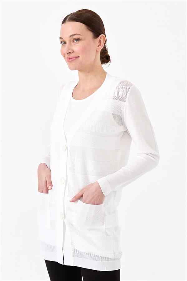 Женский трикотажный жакет с V образным вырезом молочный