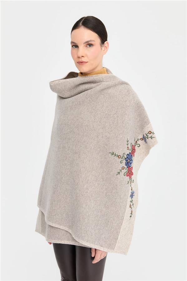 Kadın Üç Çiçekli Nakış İşlemeli Yün Şal V.Bej