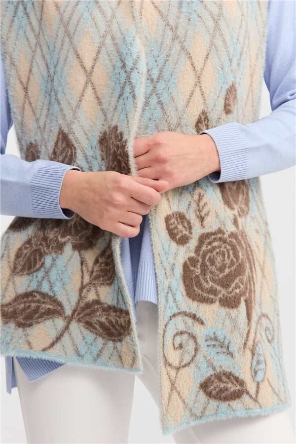 Женский шарф в ромбик с цветами по краям салатовый