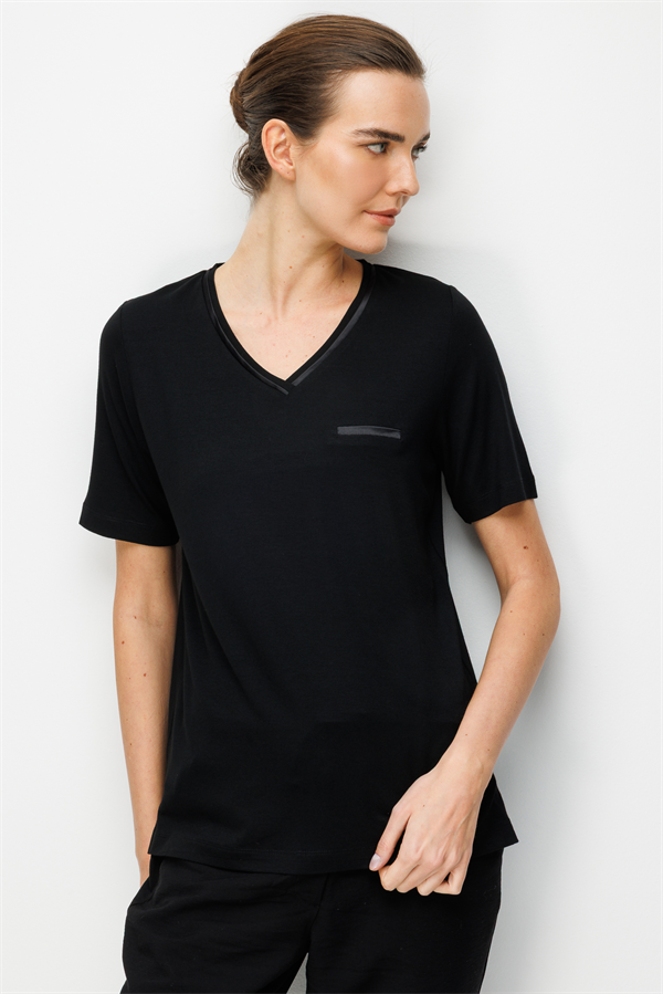 Kadın V Yaka Cebi Saten Şeritli Penye T-shirt Siyah