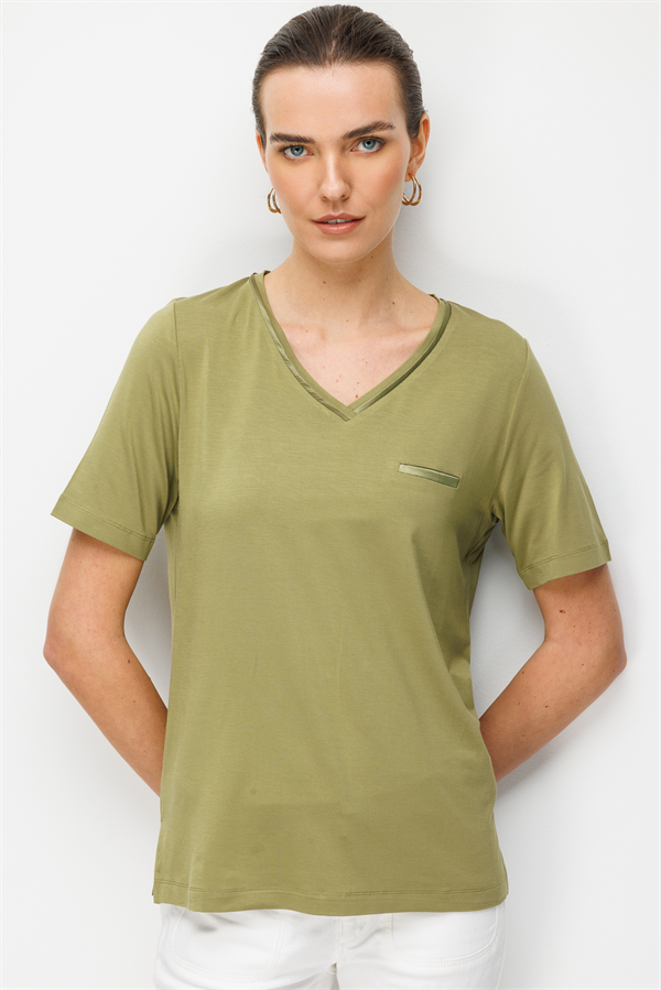 Kadın V Yaka Cebi Saten Şeritli Penye T-shirt Yeşil