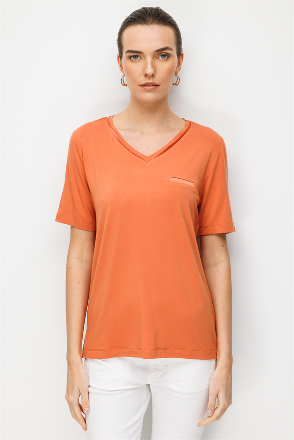 Kadın V Yaka Cebi Saten Şeritli Penye T-shirt Somon