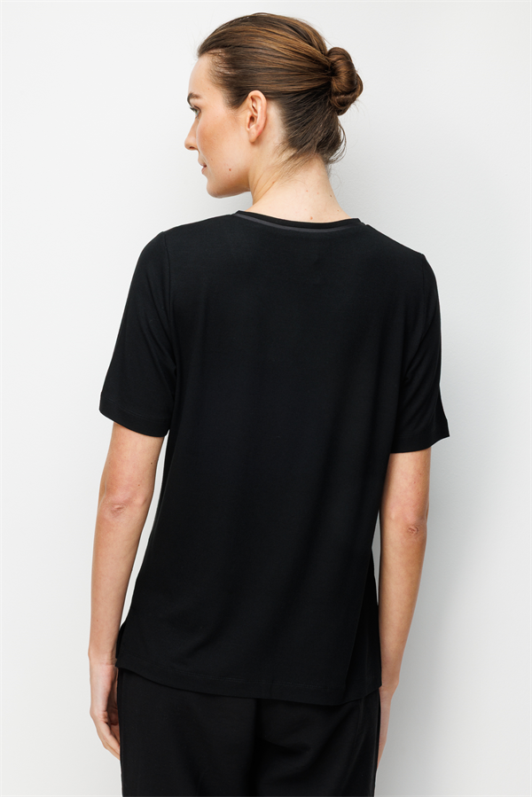 Kadın V Yaka Cebi Saten Şeritli Penye T-shirt Siyah