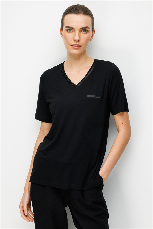 Kadın V Yaka Cebi Saten Şeritli Penye T-shirt Siyah