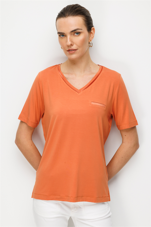 Kadın V Yaka Cebi Saten Şeritli Penye T-shirt Somon