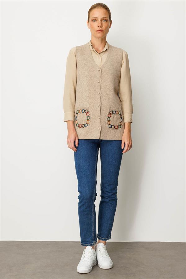 Kadın V Yaka Cebi Tığlamalı Yün Yelek K.Bej