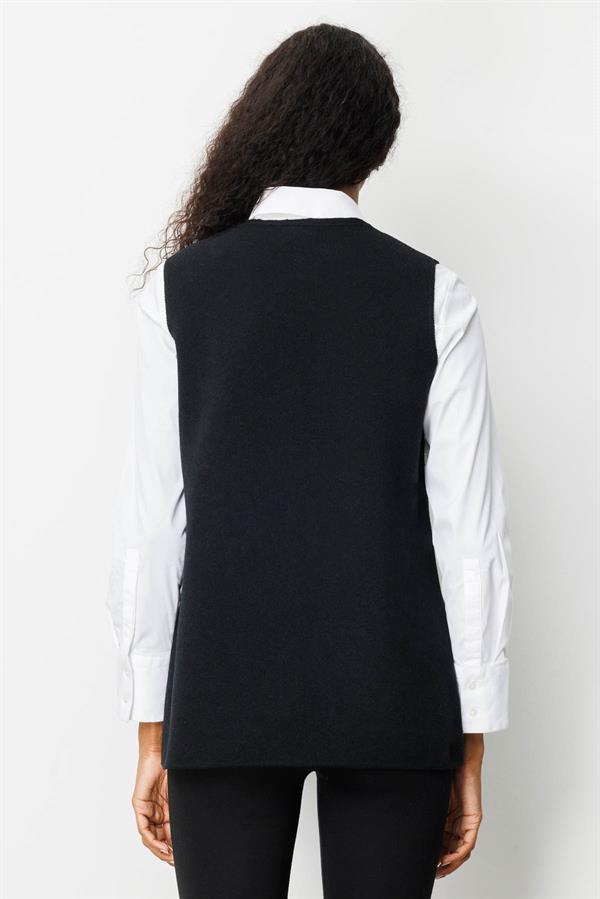 Kadın V Yaka Cebi Tığlamalı Yün Yelek Siyah