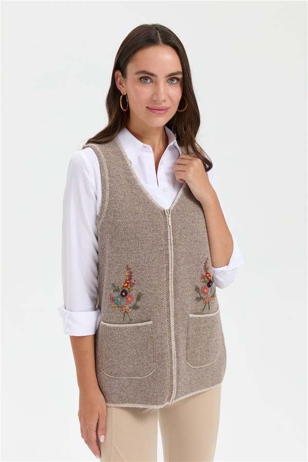 Kadın V Yaka Cep Üstü Nakış İşlemeli Yün Yelek V.Bej