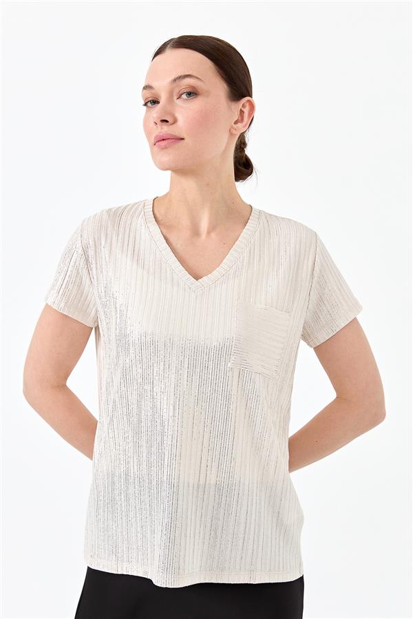 Женская хлопковая футболка с карманом и V образным вырезом молочная