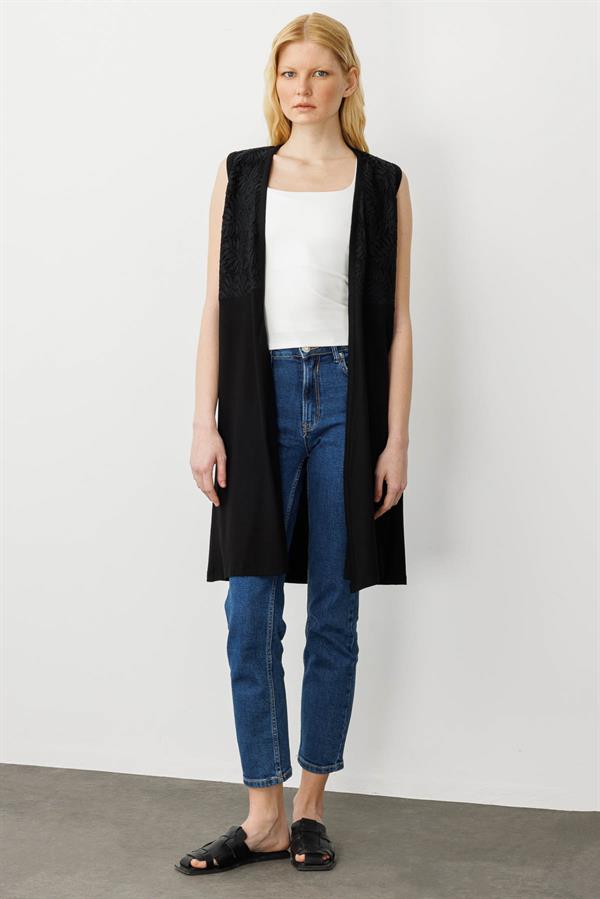 Kadın V Yaka Dantel Kumaşlı Yelek Siyah