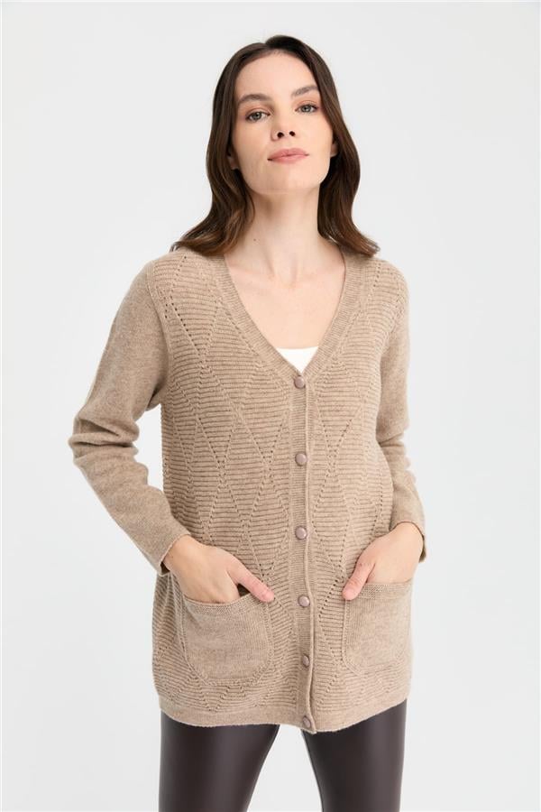 Kadın V Yaka Önü Baklavalı Düğmeli Yün Hırka K.Bej