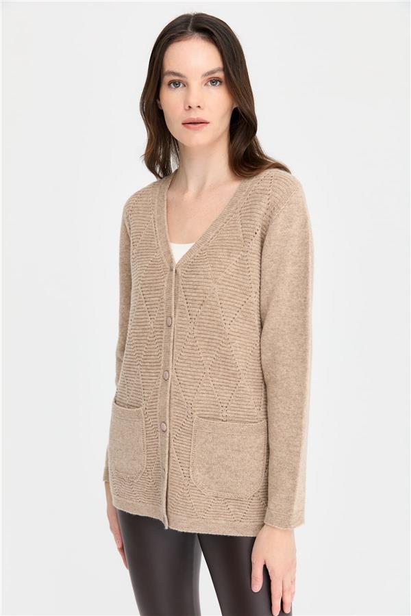 Kadın V Yaka Önü Baklavalı Düğmeli Yün Hırka K.Bej