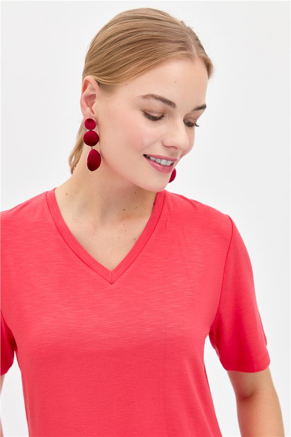 Женская базовая футболка с v-образным вырезом