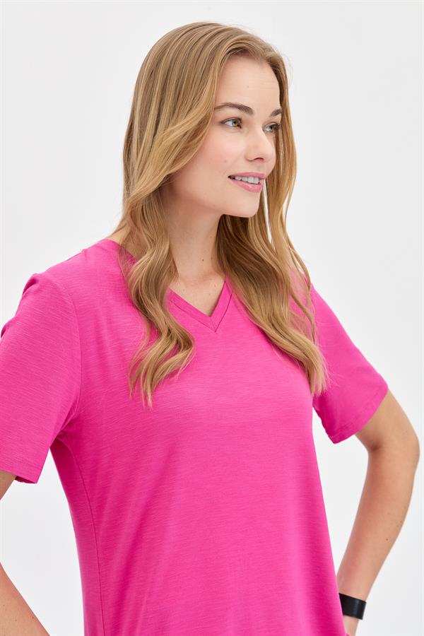 Женская базовая футболка с v-образным вырезом