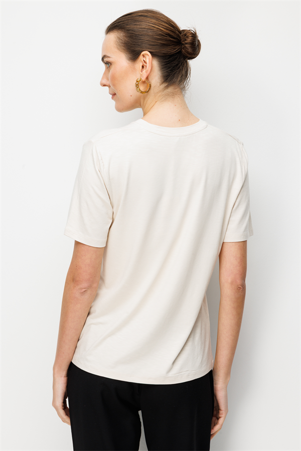 Kadın V Yaka Flamlı Kumaş Basic Tshirt Bej