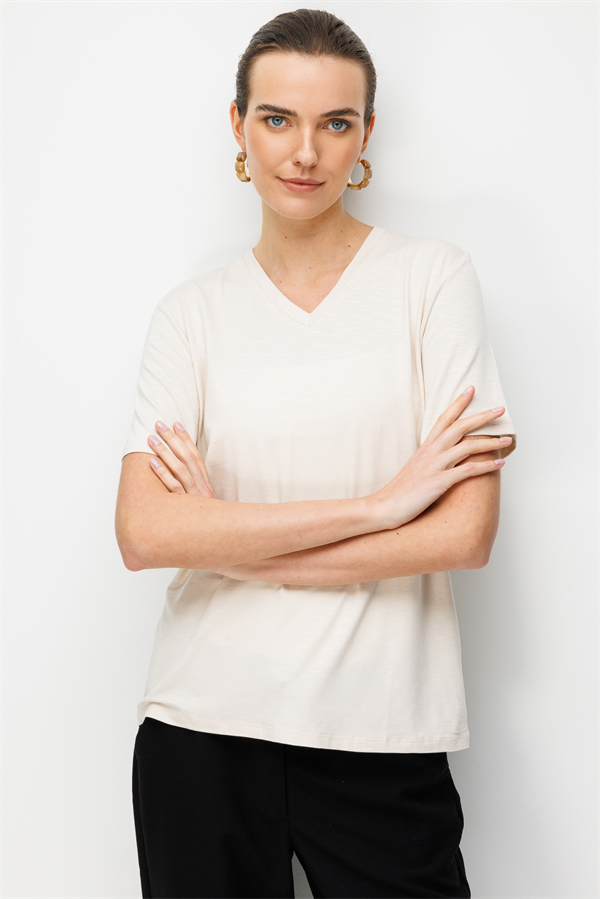 Kadın V Yaka Flamlı Kumaş Basic Tshirt Bej