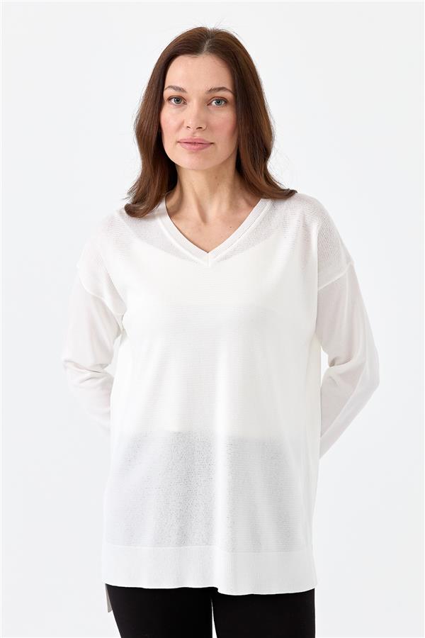 Женская трикотажная тонкая блуза с V-образным вырезом кремовая