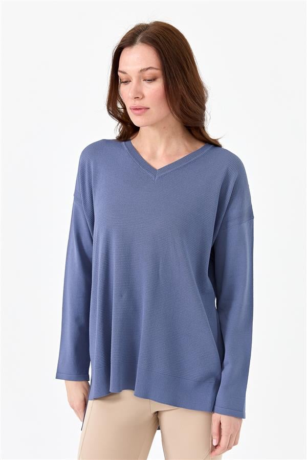 Женская трикотажная тонкая блуза с V-образным вырезом цвета индиго