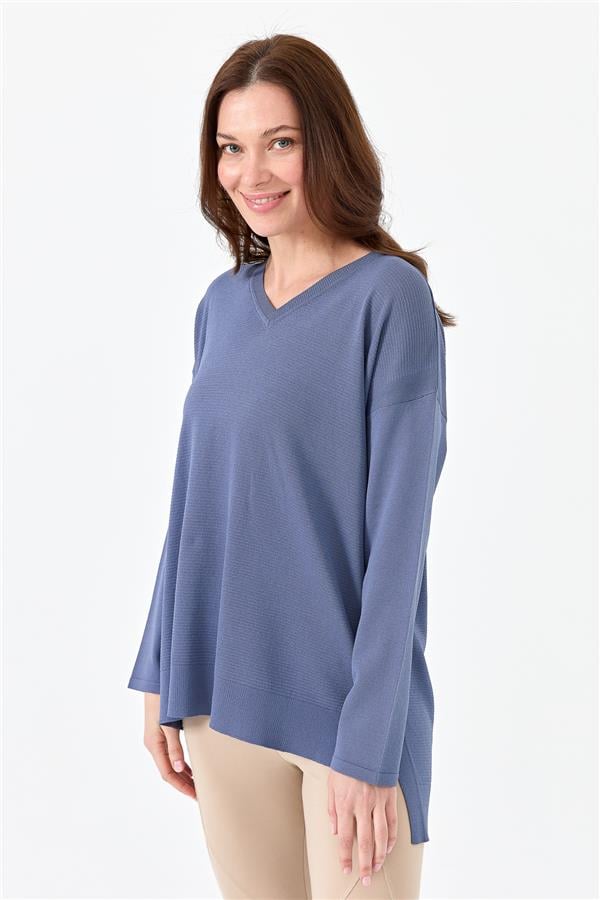 Женская трикотажная тонкая блуза с V-образным вырезом цвета индиго