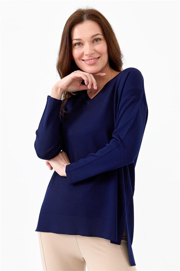 Женская трикотажная тонкая блуза с V-образным вырезом темно синяя