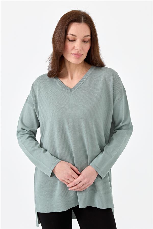 Женская трикотажная тонкая блуза с V-образным вырезом голубая