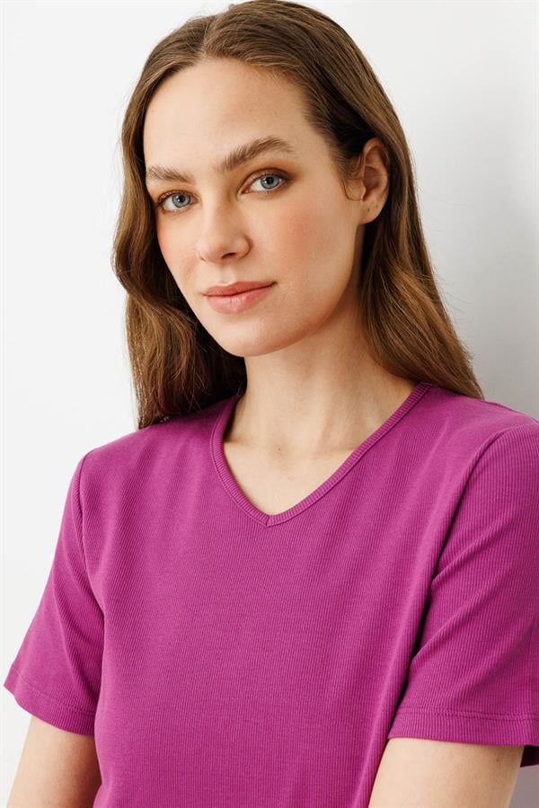 Kadın V Yaka Kaşkorse Pamuk T-shirt Sıklamen