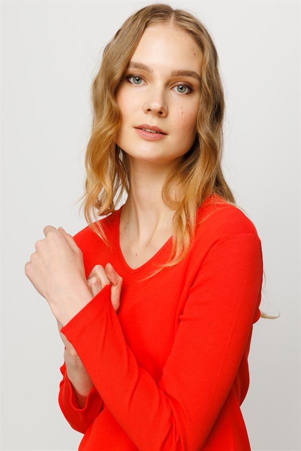 Женская хлопковая облегающая блуза с V образным вырезом оранжевая 