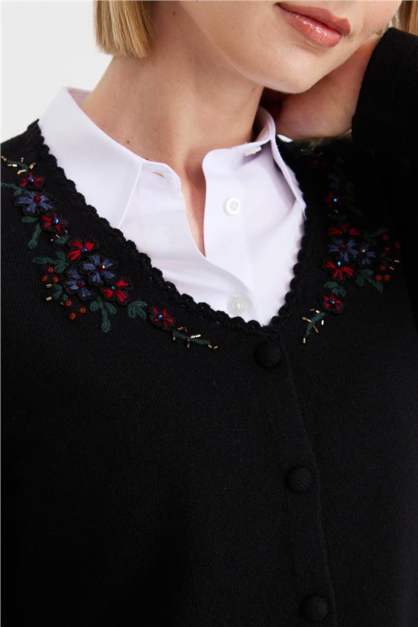 Женская шерстяная куртка с v-образным вырезом и кружевной вышивкой