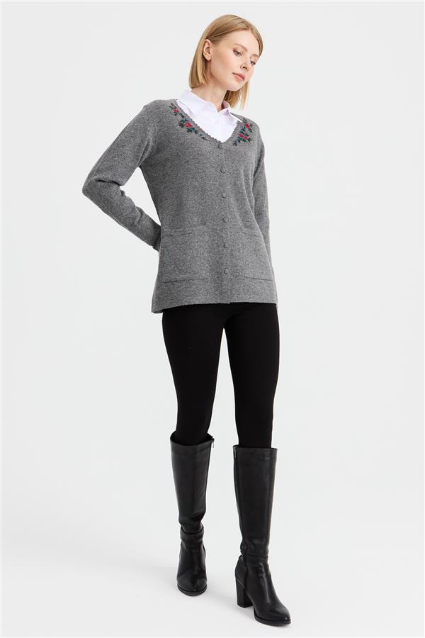 Женская шерстяная куртка с v-образным вырезом и кружевной вышивкой