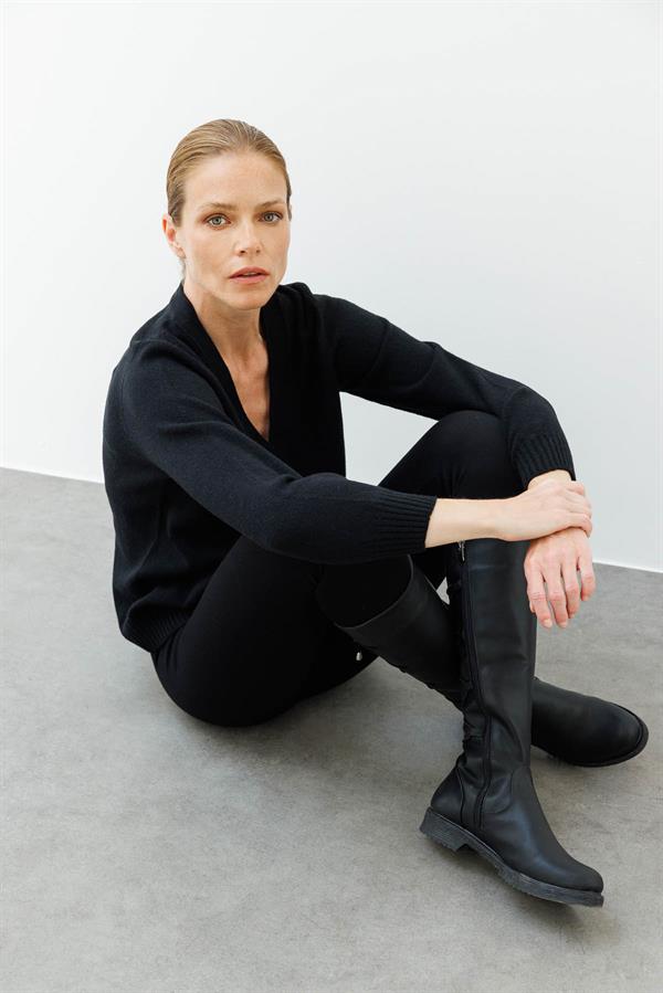 Kadın V Yaka Kısa Yün Hırka Siyah