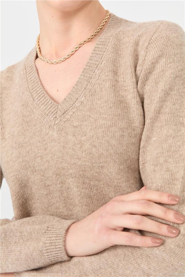 Kadın V Yaka Klasik Yün Kazak K.Bej