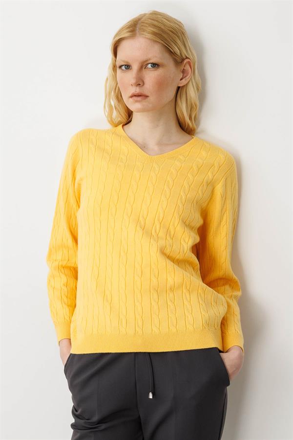 Kadın V Yaka Komple Saç Örgülü Kazak Sarı