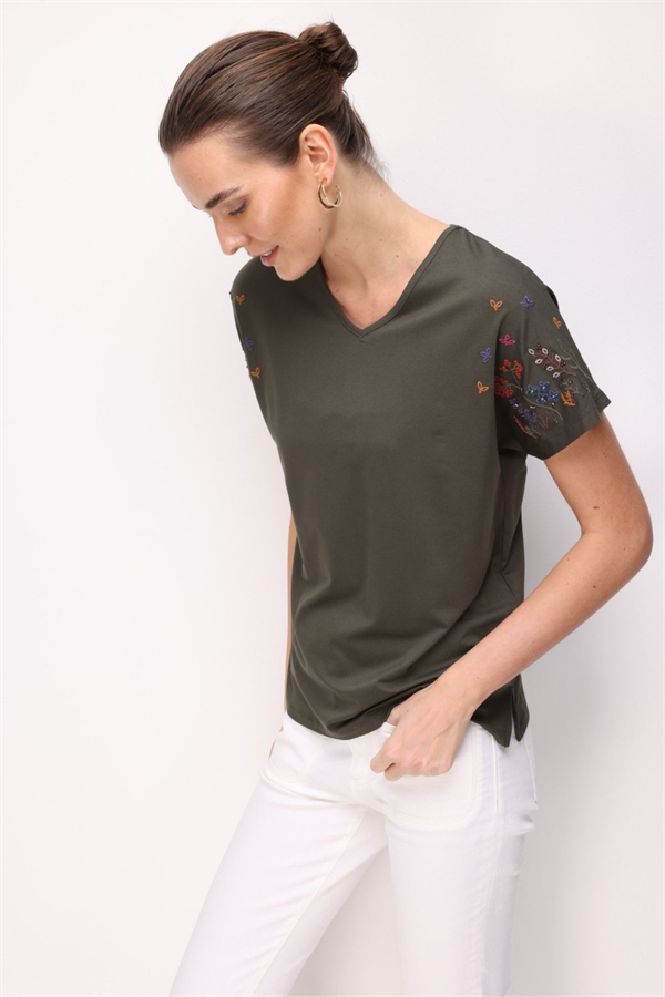 Kadın V Yaka Nakış İşlemeli Düşük Kollu Penye T-shirt Haki